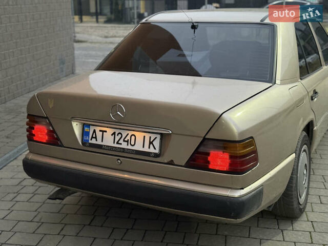 Серый Мерседес Е-Класс, объемом двигателя 2.5 л и пробегом 334 тыс. км за 2399 $, фото 9 на Automoto.ua