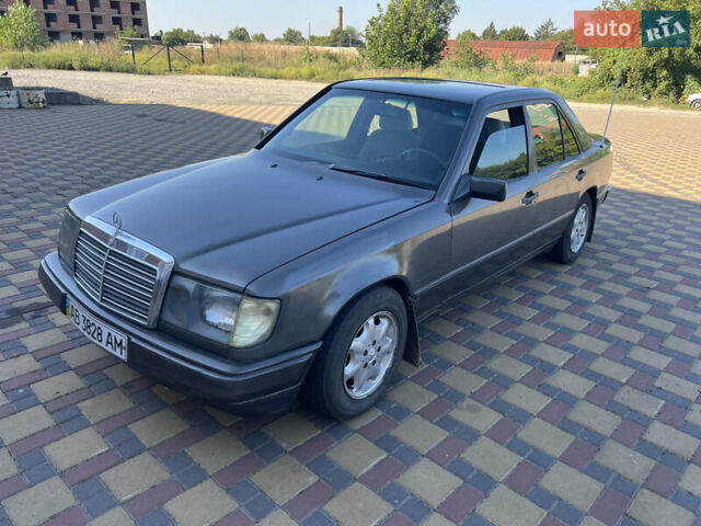 Сірий Мерседес Е-Клас, об'ємом двигуна 2.3 л та пробігом 296 тис. км за 1699 $, фото 3 на Automoto.ua