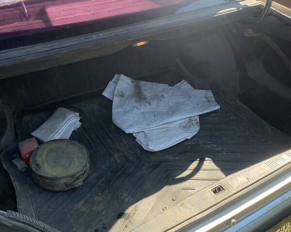 Серый Мерседес Е-Класс, объемом двигателя 2.5 л и пробегом 302 тыс. км за 2500 $, фото 19 на Automoto.ua