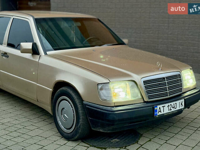 Серый Мерседес Е-Класс, объемом двигателя 2.5 л и пробегом 334 тыс. км за 2399 $, фото 1 на Automoto.ua