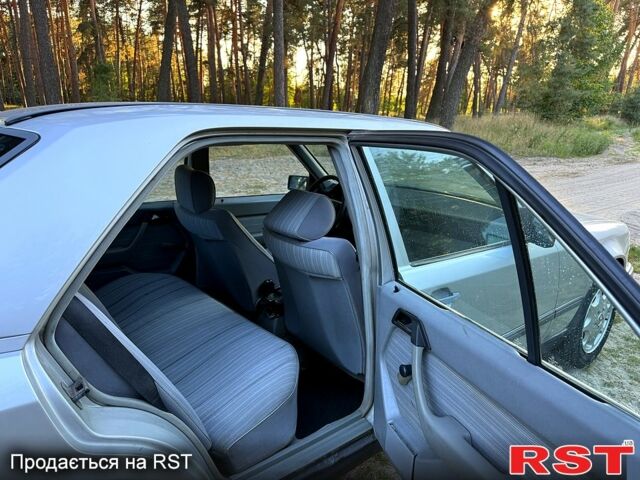 Сірий Мерседес Е-Клас, об'ємом двигуна 2 л та пробігом 247 тис. км за 2400 $, фото 6 на Automoto.ua