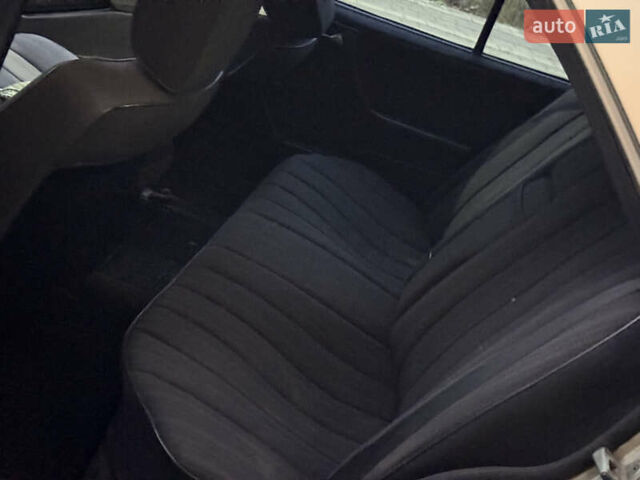 Серый Мерседес Е-Класс, объемом двигателя 2.5 л и пробегом 334 тыс. км за 2399 $, фото 21 на Automoto.ua