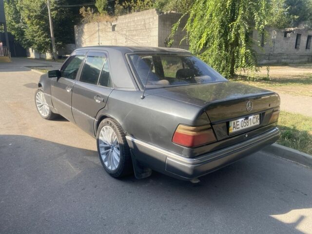 Сірий Мерседес Е-Клас, об'ємом двигуна 2 л та пробігом 111 тис. км за 1500 $, фото 2 на Automoto.ua