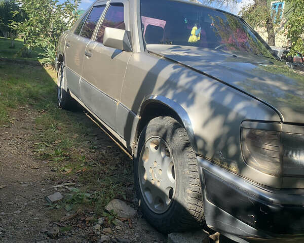 Серый Мерседес Е-Класс, объемом двигателя 2.5 л и пробегом 302 тыс. км за 2500 $, фото 8 на Automoto.ua