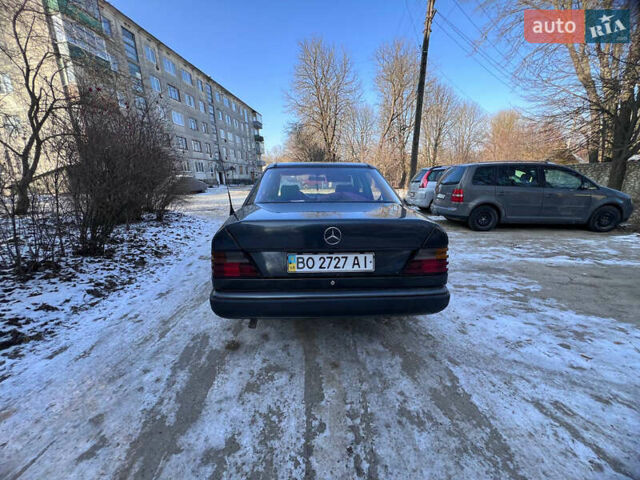 Серый Мерседес Е-Класс, объемом двигателя 2 л и пробегом 350 тыс. км за 2500 $, фото 5 на Automoto.ua