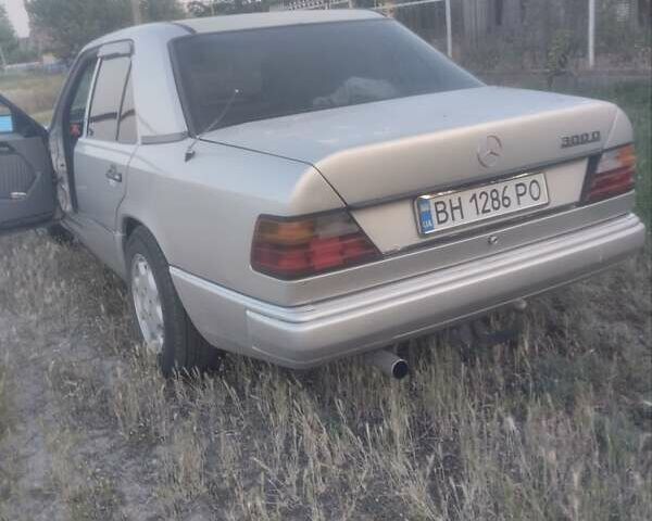 Серый Мерседес Е-Класс, объемом двигателя 3 л и пробегом 300 тыс. км за 2100 $, фото 7 на Automoto.ua