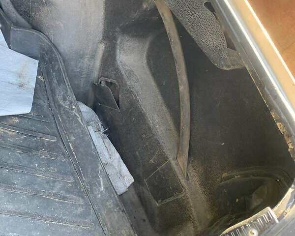 Серый Мерседес Е-Класс, объемом двигателя 2.5 л и пробегом 302 тыс. км за 2500 $, фото 17 на Automoto.ua