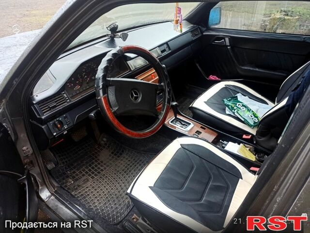 Серый Мерседес Е-Класс, объемом двигателя 2.6 л и пробегом 111 тыс. км за 2500 $, фото 2 на Automoto.ua