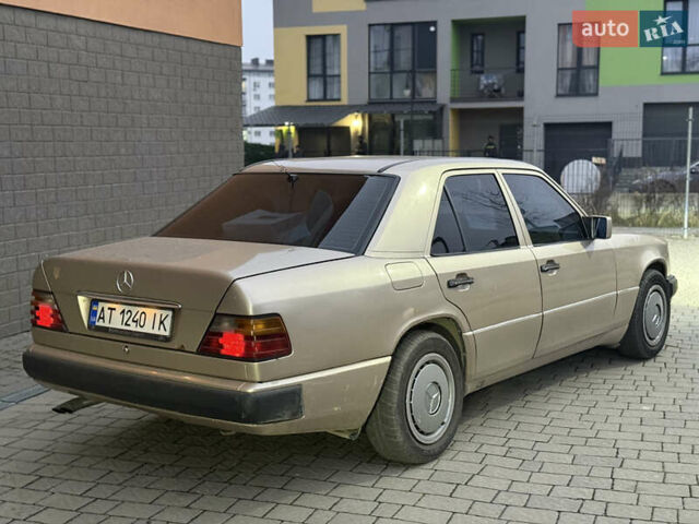 Серый Мерседес Е-Класс, объемом двигателя 2.5 л и пробегом 334 тыс. км за 2399 $, фото 6 на Automoto.ua