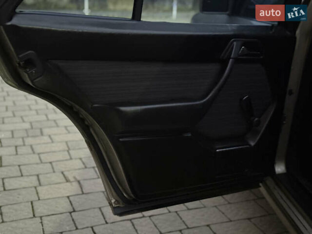 Серый Мерседес Е-Класс, объемом двигателя 2.5 л и пробегом 334 тыс. км за 2399 $, фото 20 на Automoto.ua