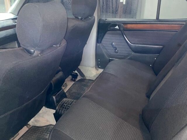 Сірий Мерседес Е-Клас, об'ємом двигуна 2 л та пробігом 358 тис. км за 2500 $, фото 9 на Automoto.ua