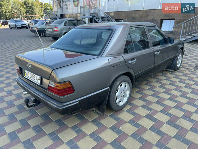 Сірий Мерседес Е-Клас, об'ємом двигуна 2.3 л та пробігом 296 тис. км за 1699 $, фото 1 на Automoto.ua