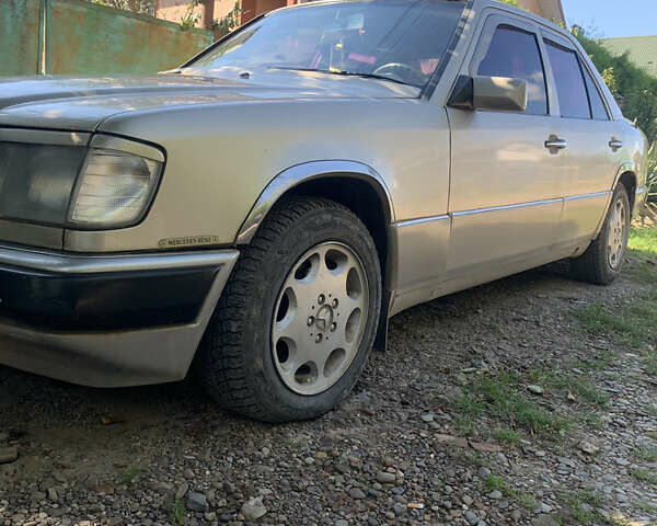 Серый Мерседес Е-Класс, объемом двигателя 2.5 л и пробегом 302 тыс. км за 2500 $, фото 1 на Automoto.ua