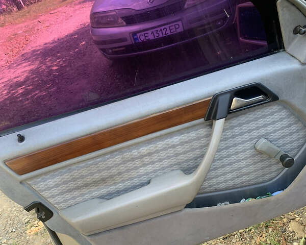 Серый Мерседес Е-Класс, объемом двигателя 2.5 л и пробегом 302 тыс. км за 2500 $, фото 13 на Automoto.ua