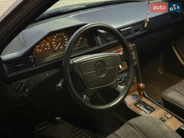 Серый Мерседес Е-Класс, объемом двигателя 2.5 л и пробегом 334 тыс. км за 2399 $, фото 26 на Automoto.ua