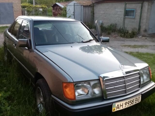 Сірий Мерседес Е-Клас, об'ємом двигуна 2 л та пробігом 300 тис. км за 3000 $, фото 2 на Automoto.ua