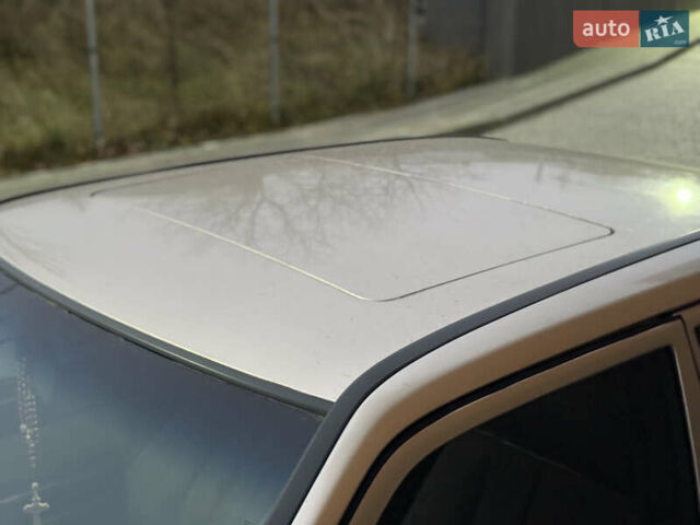 Серый Мерседес Е-Класс, объемом двигателя 2.5 л и пробегом 334 тыс. км за 2399 $, фото 27 на Automoto.ua