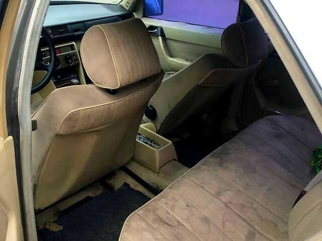 Серый Мерседес Е-Класс, объемом двигателя 2.3 л и пробегом 350 тыс. км за 1350 $, фото 6 на Automoto.ua