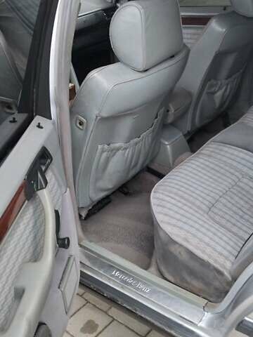 Сірий Мерседес Е-Клас, об'ємом двигуна 2 л та пробігом 400 тис. км за 2450 $, фото 23 на Automoto.ua