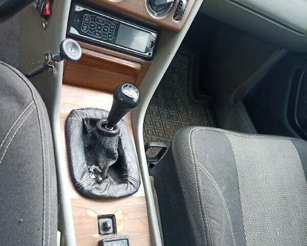 Мерседес Е-Класс 1988 в Борисполе на Automoto.ua Серый Мерседес Е-Класс, объемом двигателя 2.3 л и пробегом 270 тыс. км за 2500 $, фото 17 на Automoto.ua