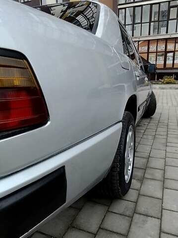 Сірий Мерседес Е-Клас, об'ємом двигуна 2 л та пробігом 400 тис. км за 2450 $, фото 6 на Automoto.ua