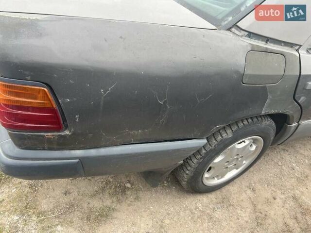 Серый Мерседес Е-Класс, объемом двигателя 2.6 л и пробегом 300 тыс. км за 1800 $, фото 4 на Automoto.ua