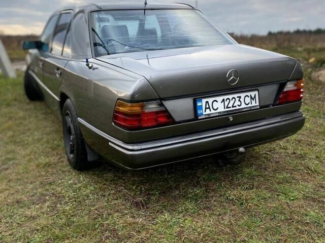 Сірий Мерседес Е-Клас, об'ємом двигуна 3 л та пробігом 500 тис. км за 1750 $, фото 1 на Automoto.ua