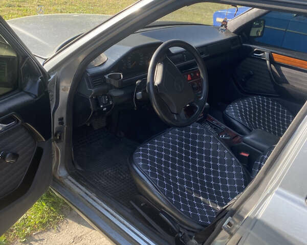 Серый Мерседес Е-Класс, объемом двигателя 2 л и пробегом 400 тыс. км за 1500 $, фото 4 на Automoto.ua