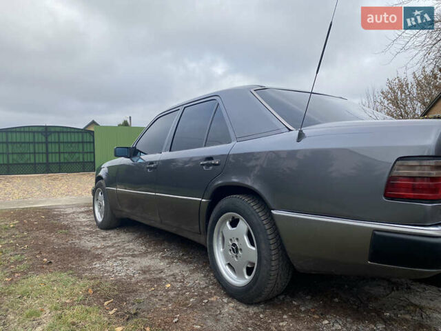 Сірий Мерседес Е-Клас, об'ємом двигуна 3 л та пробігом 407 тис. км за 4000 $, фото 2 на Automoto.ua