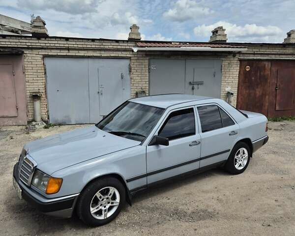 Сірий Мерседес Е-Клас, об'ємом двигуна 2 л та пробігом 270 тис. км за 2800 $, фото 6 на Automoto.ua