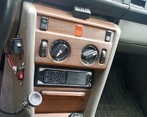 Мерседес Е-Класс 1988 в Борисполе на Automoto.ua Серый Мерседес Е-Класс, объемом двигателя 2.3 л и пробегом 270 тыс. км за 2500 $, фото 14 на Automoto.ua
