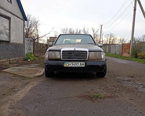 Серый Мерседес Е-Класс, объемом двигателя 2 л и пробегом 200 тыс. км за 700 $, фото 5 на Automoto.ua