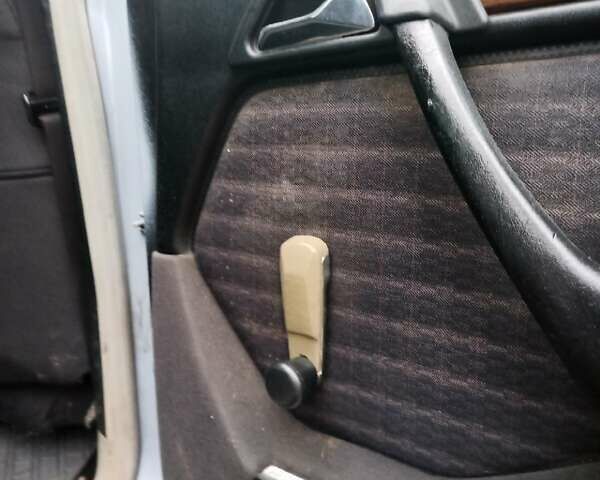 Мерседес Е-Класс 1988 в Борисполе на Automoto.ua Серый Мерседес Е-Класс, объемом двигателя 2.3 л и пробегом 270 тыс. км за 2500 $, фото 44 на Automoto.ua