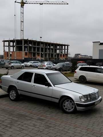 Сірий Мерседес Е-Клас, об'ємом двигуна 2 л та пробігом 400 тис. км за 2450 $, фото 17 на Automoto.ua