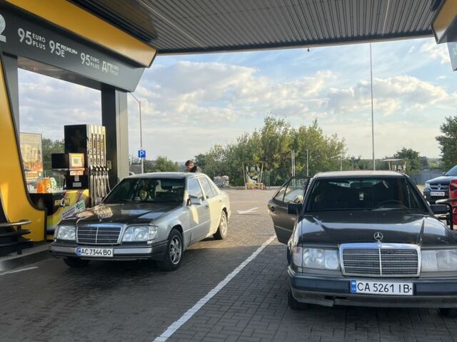 Серый Мерседес Е-Класс, объемом двигателя 2.6 л и пробегом 300 тыс. км за 1800 $, фото 4 на Automoto.ua