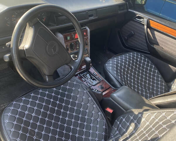 Серый Мерседес Е-Класс, объемом двигателя 2 л и пробегом 400 тыс. км за 1500 $, фото 5 на Automoto.ua