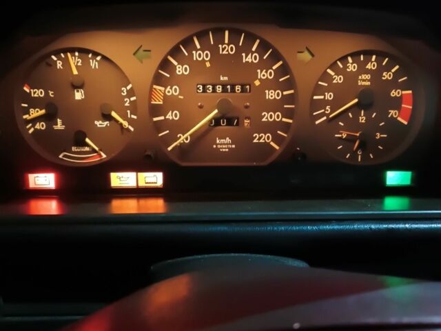 Сірий Мерседес Е-Клас, об'ємом двигуна 2.3 л та пробігом 339 тис. км за 2000 $, фото 5 на Automoto.ua