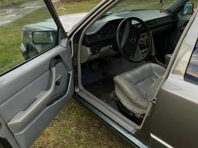 Сірий Мерседес Е-Клас, об'ємом двигуна 3 л та пробігом 500 тис. км за 1750 $, фото 6 на Automoto.ua