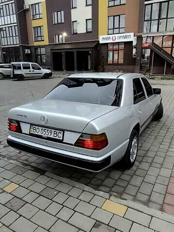 Сірий Мерседес Е-Клас, об'ємом двигуна 2 л та пробігом 400 тис. км за 2450 $, фото 4 на Automoto.ua