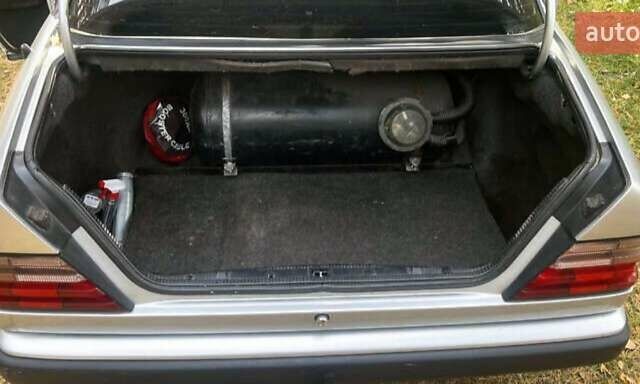 Сірий Мерседес Е-Клас, об'ємом двигуна 2.3 л та пробігом 347 тис. км за 2100 $, фото 3 на Automoto.ua