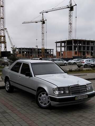 Сірий Мерседес Е-Клас, об'ємом двигуна 2 л та пробігом 400 тис. км за 2450 $, фото 2 на Automoto.ua