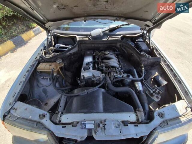 Сірий Мерседес Е-Клас, об'ємом двигуна 2 л та пробігом 270 тис. км за 2800 $, фото 10 на Automoto.ua