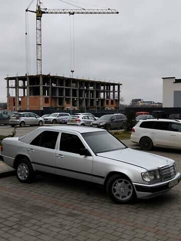 Сірий Мерседес Е-Клас, об'ємом двигуна 2 л та пробігом 400 тис. км за 2450 $, фото 18 на Automoto.ua