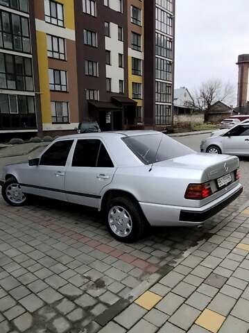 Сірий Мерседес Е-Клас, об'ємом двигуна 2 л та пробігом 400 тис. км за 2450 $, фото 5 на Automoto.ua