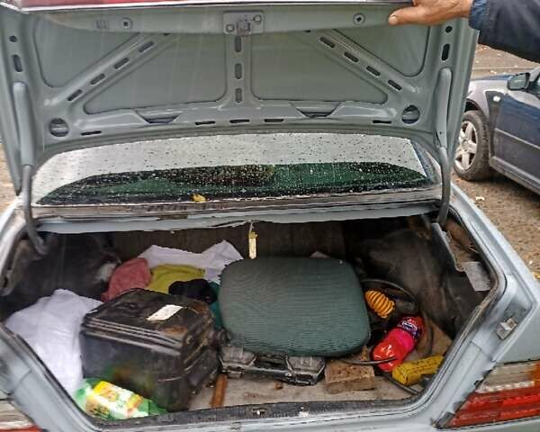 Мерседес Е-Класс 1988 в Борисполе на Automoto.ua Серый Мерседес Е-Класс, объемом двигателя 2.3 л и пробегом 270 тыс. км за 2500 $, фото 56 на Automoto.ua