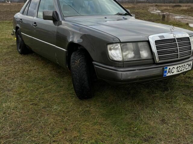 Сірий Мерседес Е-Клас, об'ємом двигуна 3 л та пробігом 500 тис. км за 1750 $, фото 4 на Automoto.ua