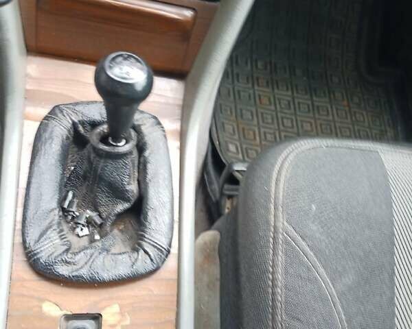 Мерседес Е-Класс 1988 в Борисполе на Automoto.ua Серый Мерседес Е-Класс, объемом двигателя 2.3 л и пробегом 270 тыс. км за 2500 $, фото 28 на Automoto.ua