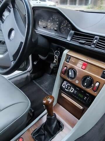 Сірий Мерседес Е-Клас, об'ємом двигуна 2 л та пробігом 400 тис. км за 2450 $, фото 30 на Automoto.ua