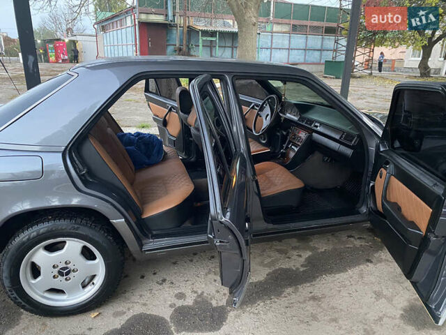 Сірий Мерседес Е-Клас, об'ємом двигуна 3 л та пробігом 407 тис. км за 4000 $, фото 8 на Automoto.ua