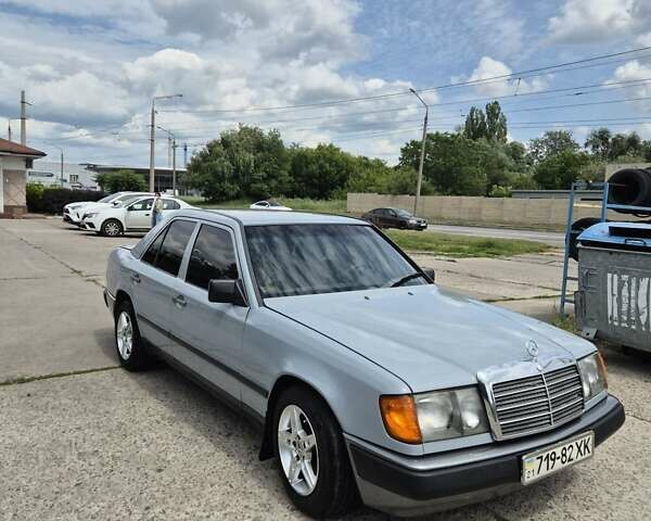 Сірий Мерседес Е-Клас, об'ємом двигуна 2 л та пробігом 270 тис. км за 2800 $, фото 8 на Automoto.ua